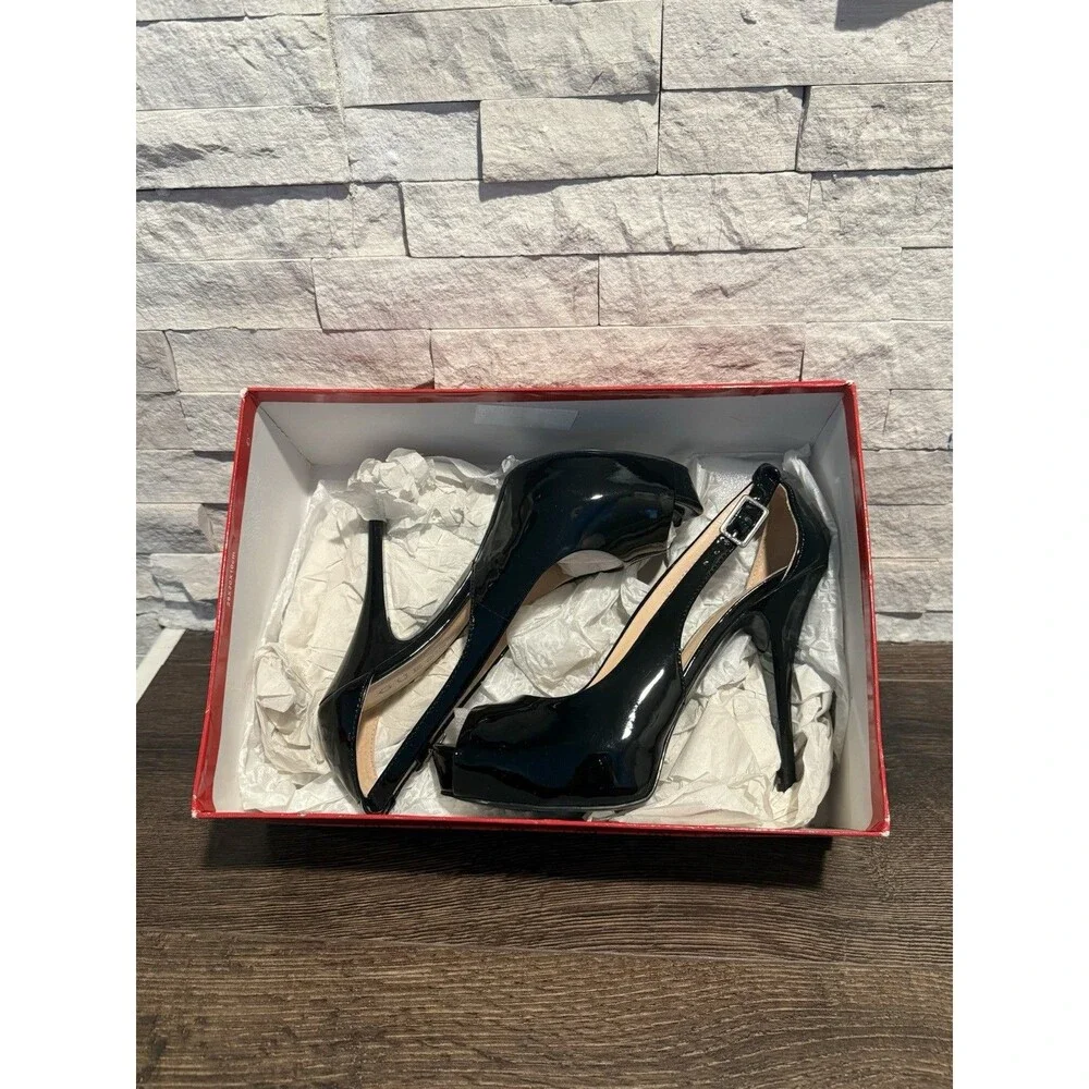 GUESS Women’s Peep Toe Platform Pumps Black Size 6 NEW The Box Shows Shelf Wear